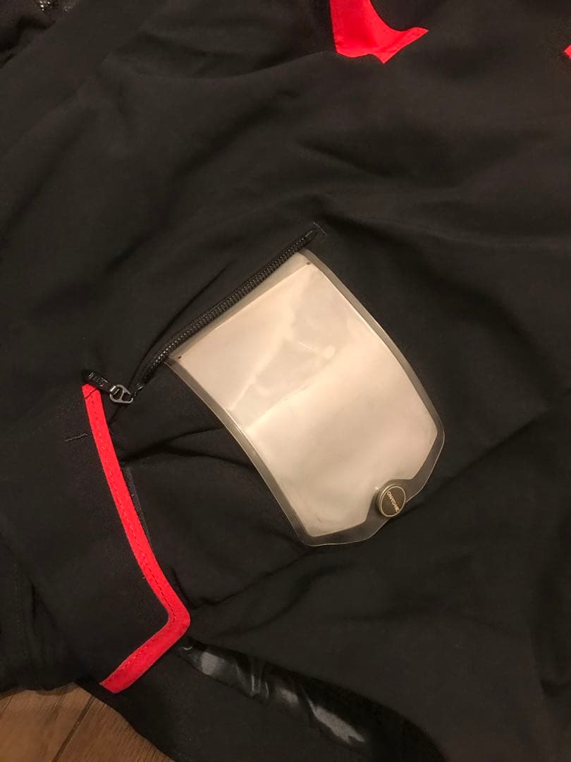 ONYONEスキーウェア上下 メンズ 黒赤 フード付き