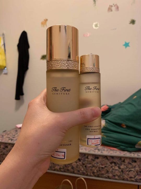 肌を再生し、滑らかにします。 アルカリ性オイルと肌のタイプに適した毛穴を引き締め