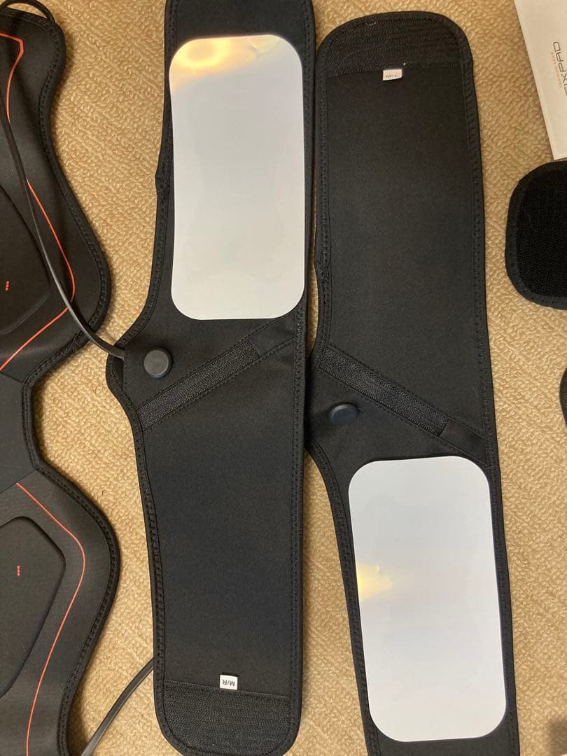 矯正用品・補助ベルト SIXPAD