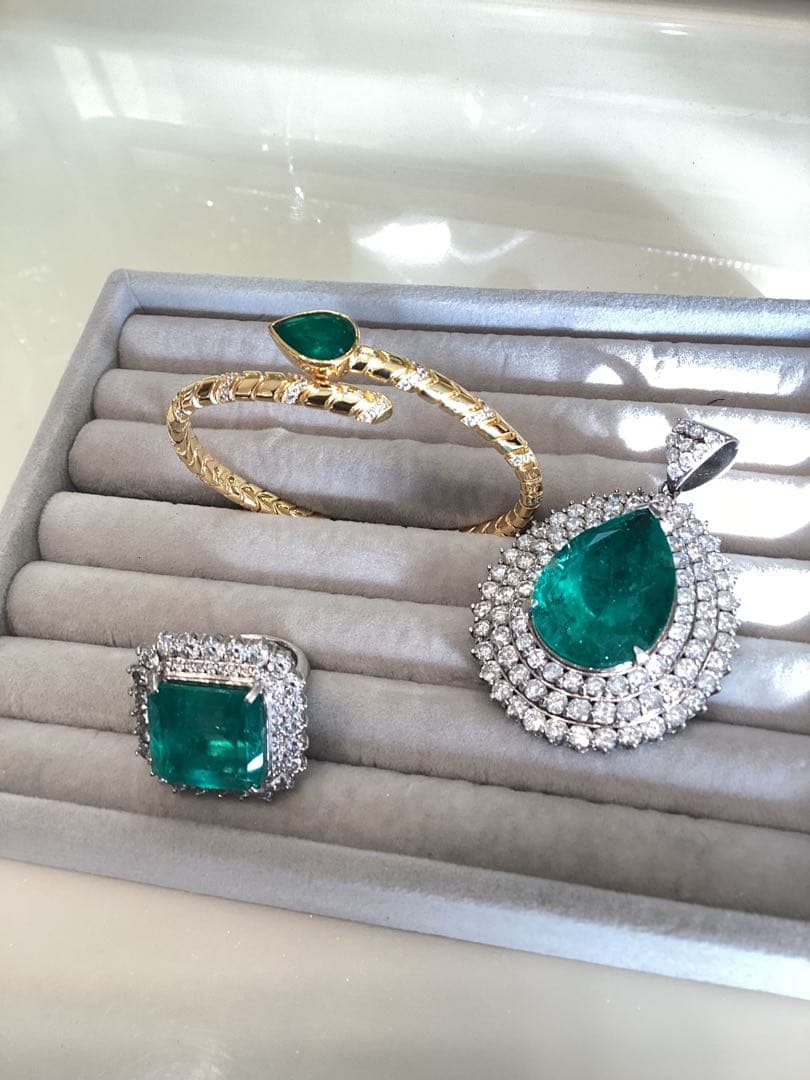 SHAWN❣️ 合成エメラルドコロンビアタイプ　バングル