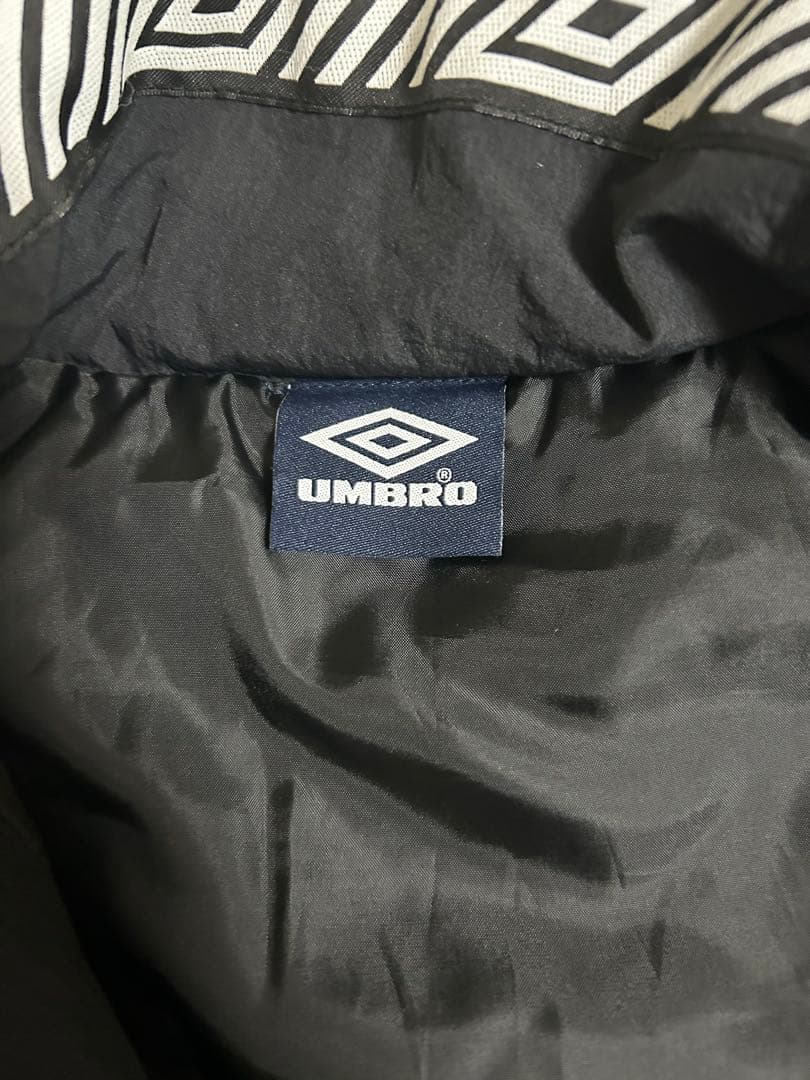 UMBRO ナイロンジャケット ブラック 短丈 値下げしました！