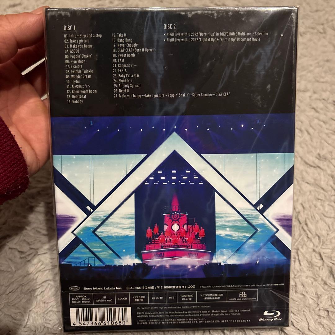 NiziU/NiziU Live with U 2022\"\"Burn it U…