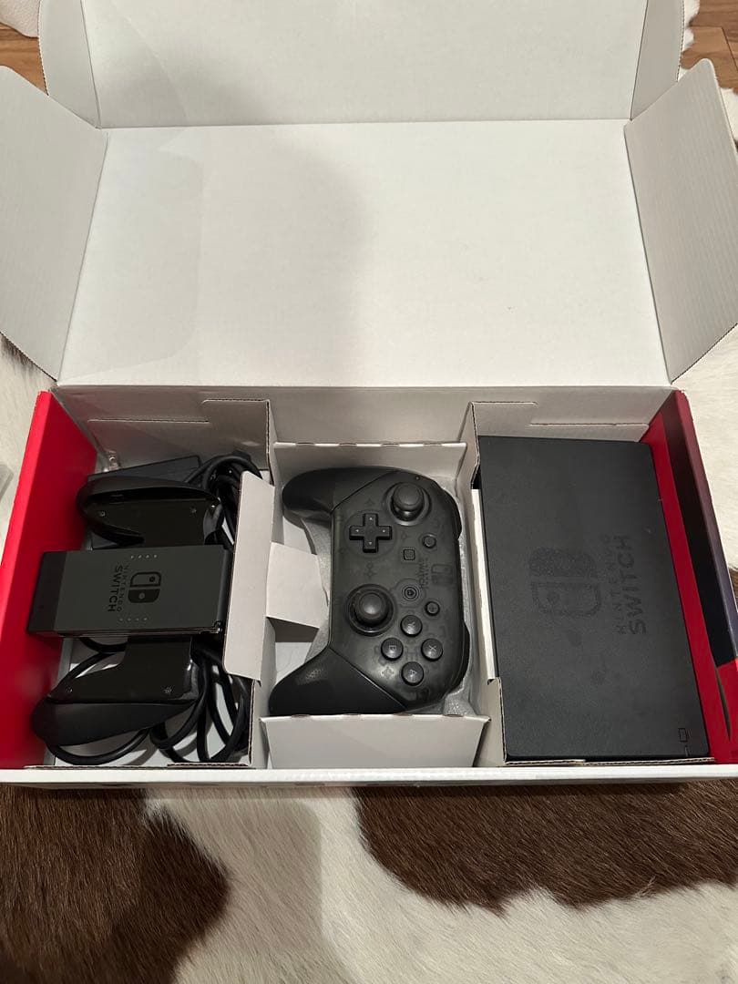 hiro　Switch 本体Nintendo純正プロコンピクミンソフト