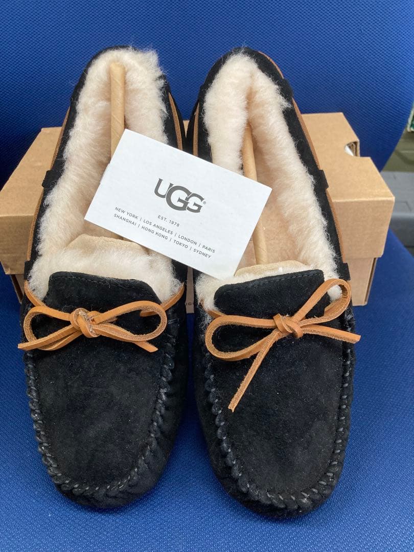 新品・未使用‼️UGG アグ ダコタ シープスキン モカシンスリッポン 5612