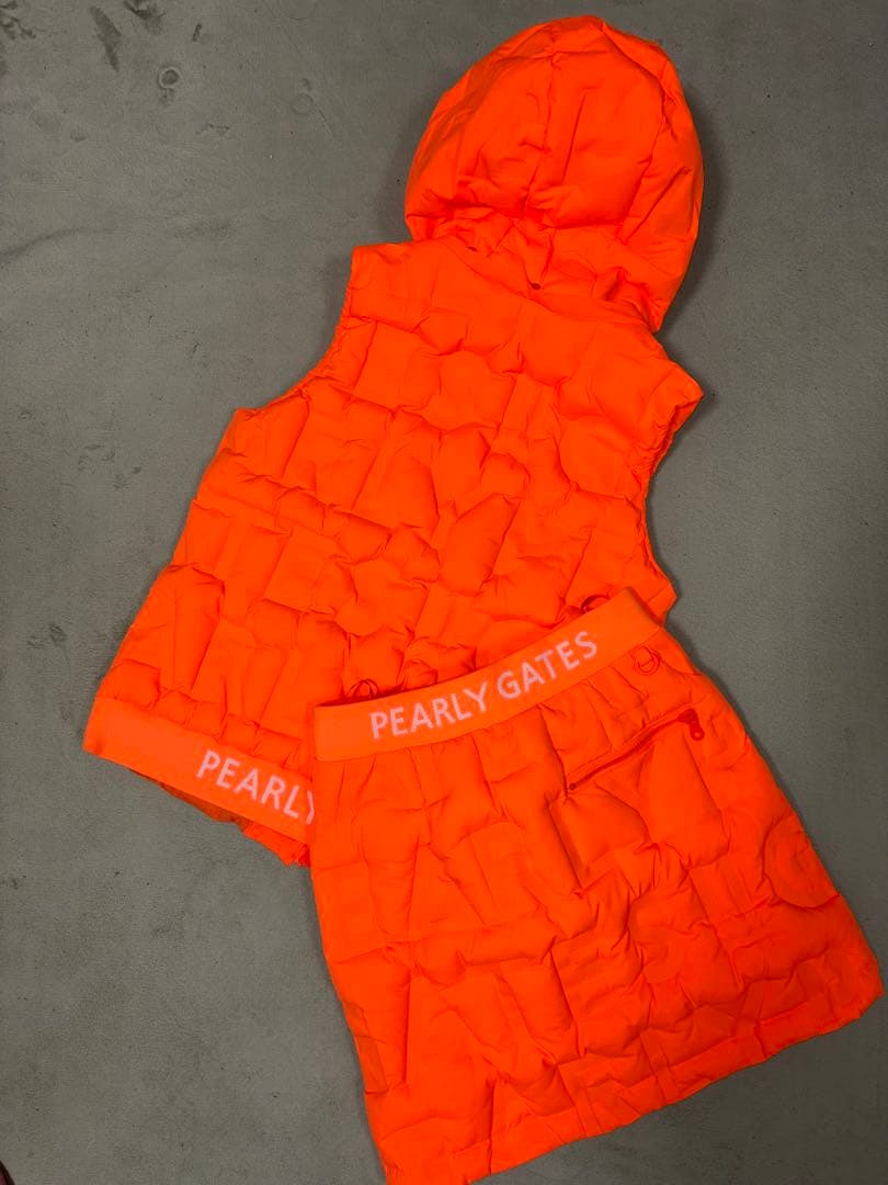 （超美品）パーリーゲイツ、蛍光オレンジシリーズ、ダウン素材、セットアップ
