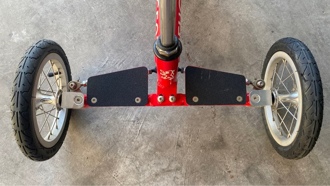 Peugeot Trois Petites 赤