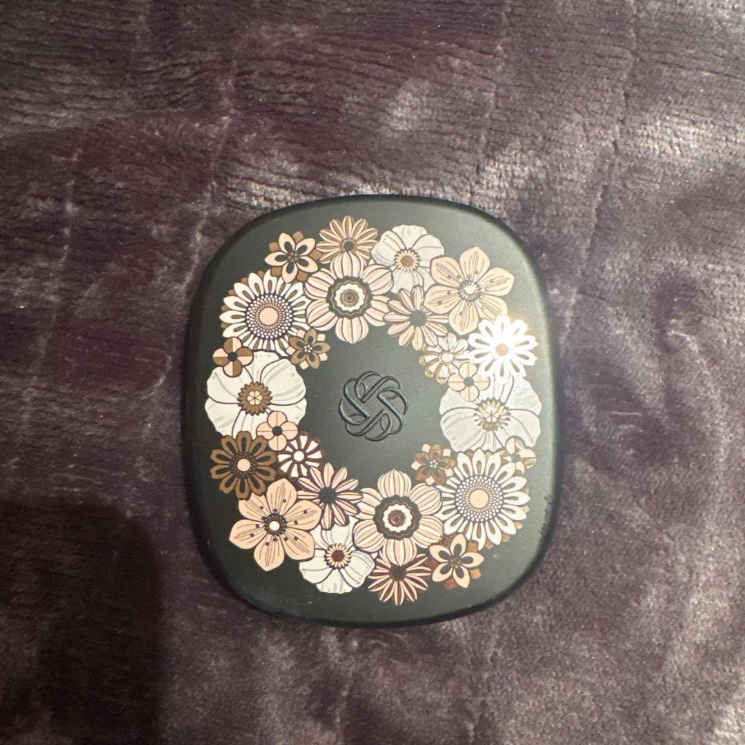 【コスメデコルテ】クリスマスコフレ2025 アイシャドウ、ポーチのみ