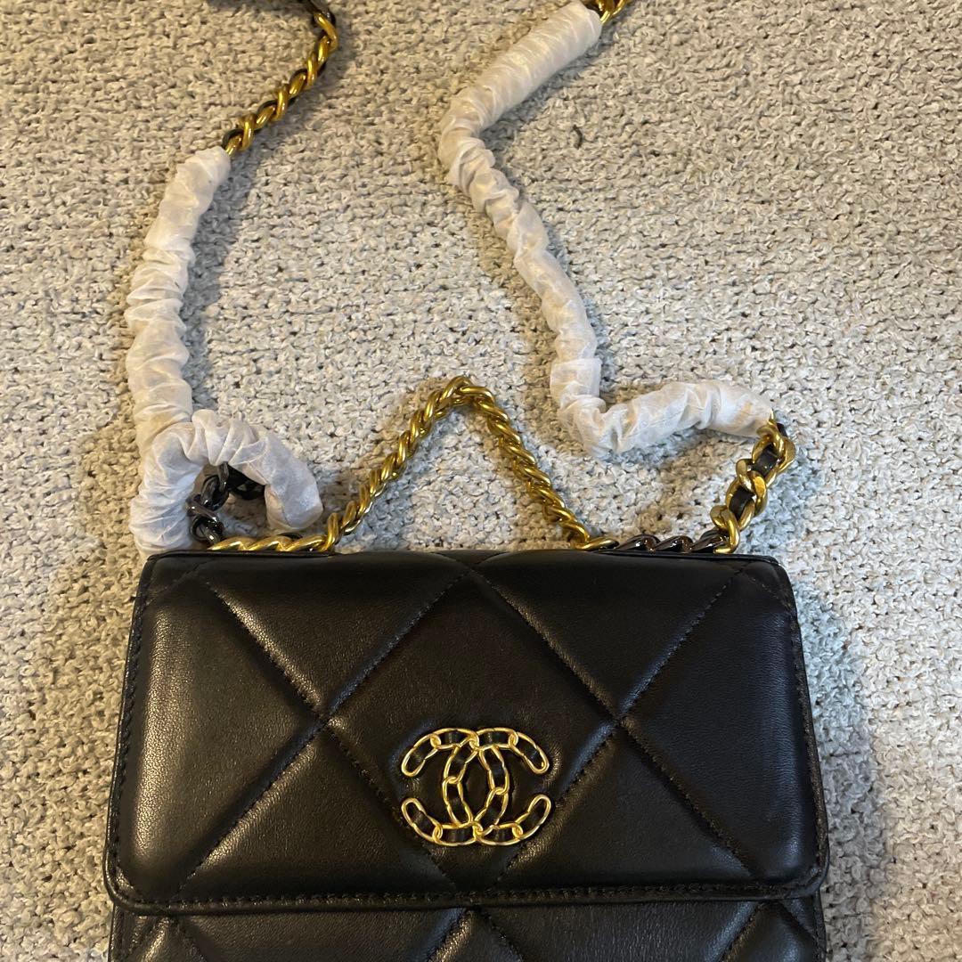 ２３日まで限定価格　ノベルティCHANEL ブラックレザー キルティングバッグ