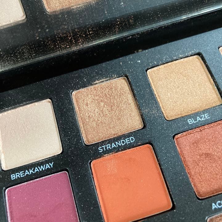 URBANDEKAY カナダ限定アイシャドウパレット