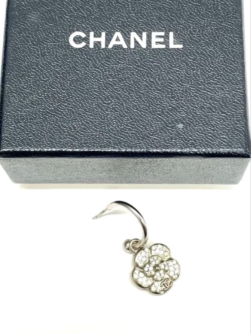 Dayday ok 正規品CHANELカメリア スウィングピアス片方