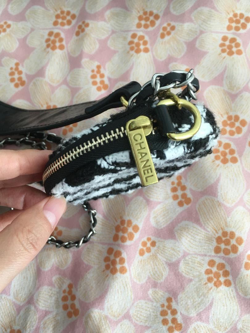 ブラック スマホショルダーバッグ《箱付き》