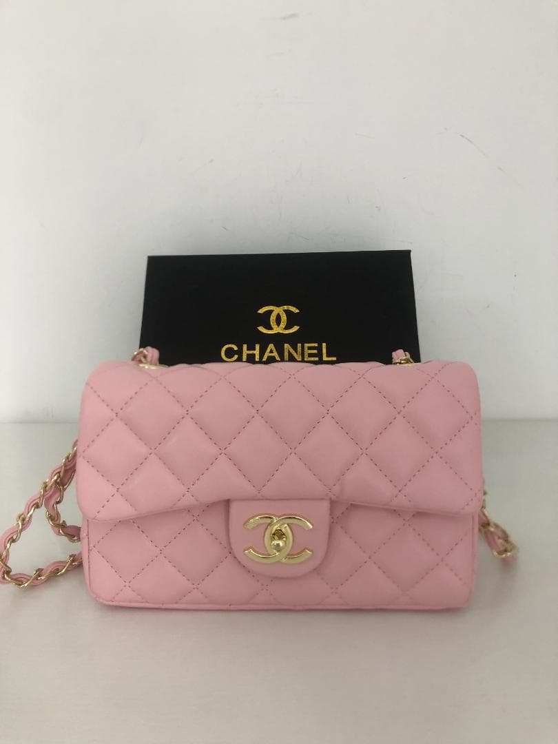 バッグ　ピンク　ハンドバッグ　レザー　ロゴ　おしゃれ　チェーン