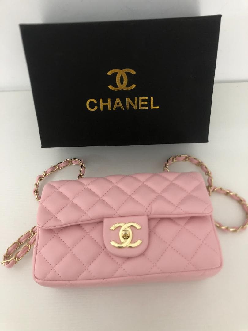 バッグ　ピンク　ハンドバッグ　レザー　ロゴ　おしゃれ　チェーン