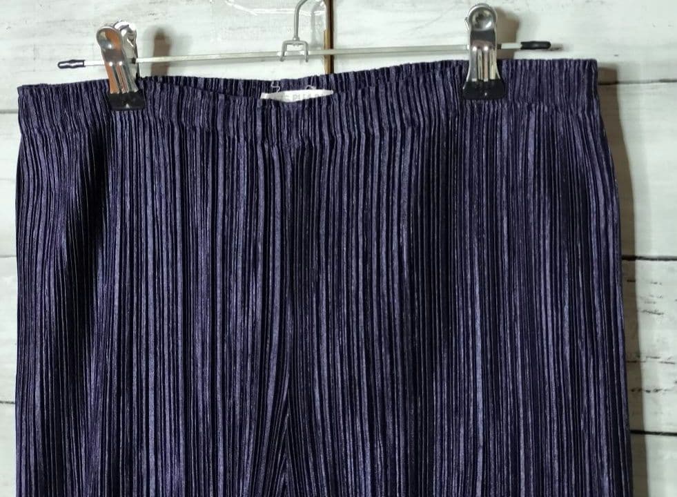 プリーツプリーズ イッセイミヤケ ストレートパンツ ネイビー 光沢
