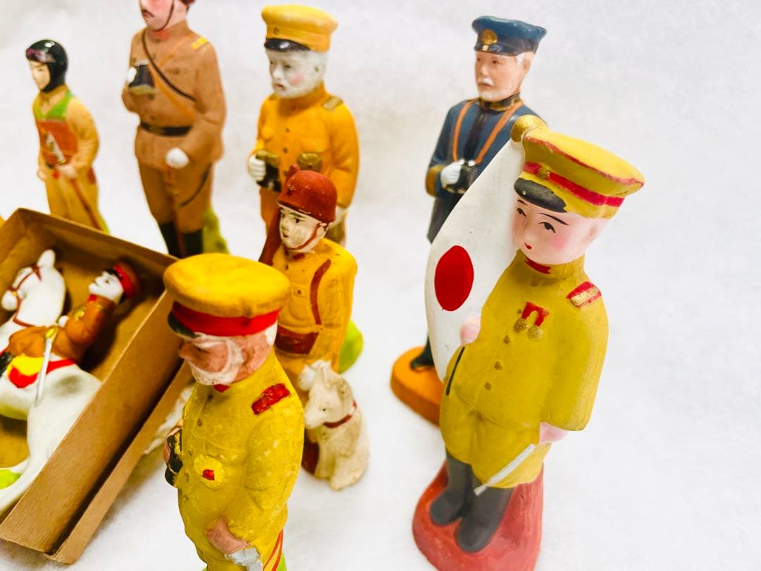 【兵隊さんの土人形（昭和初期・約100年前）】