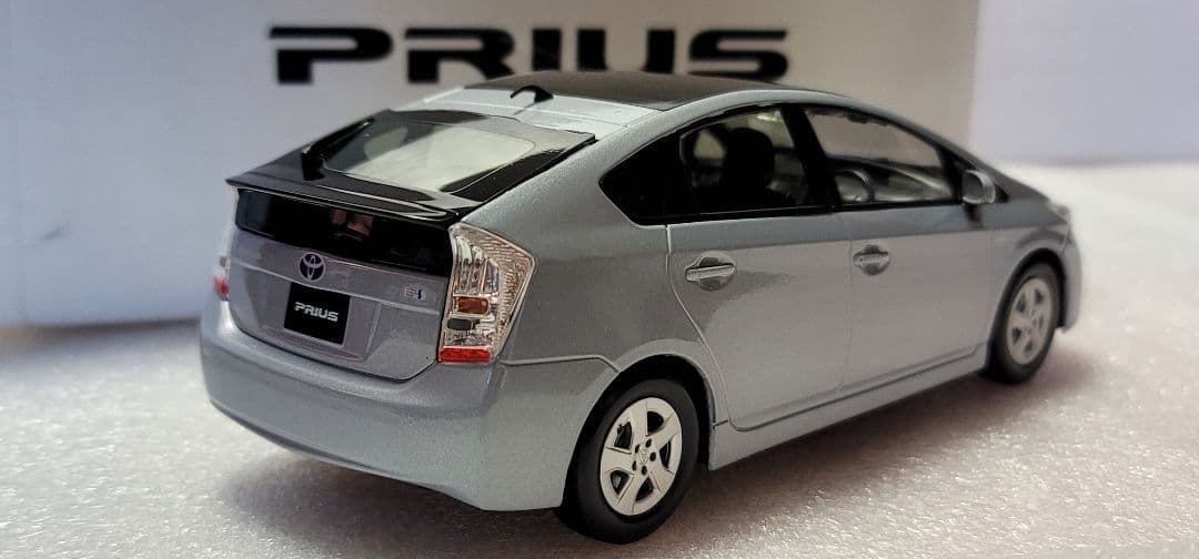 【 全国送料無料 】特大 ディーラー特注 プリウス ミニカー ケース付