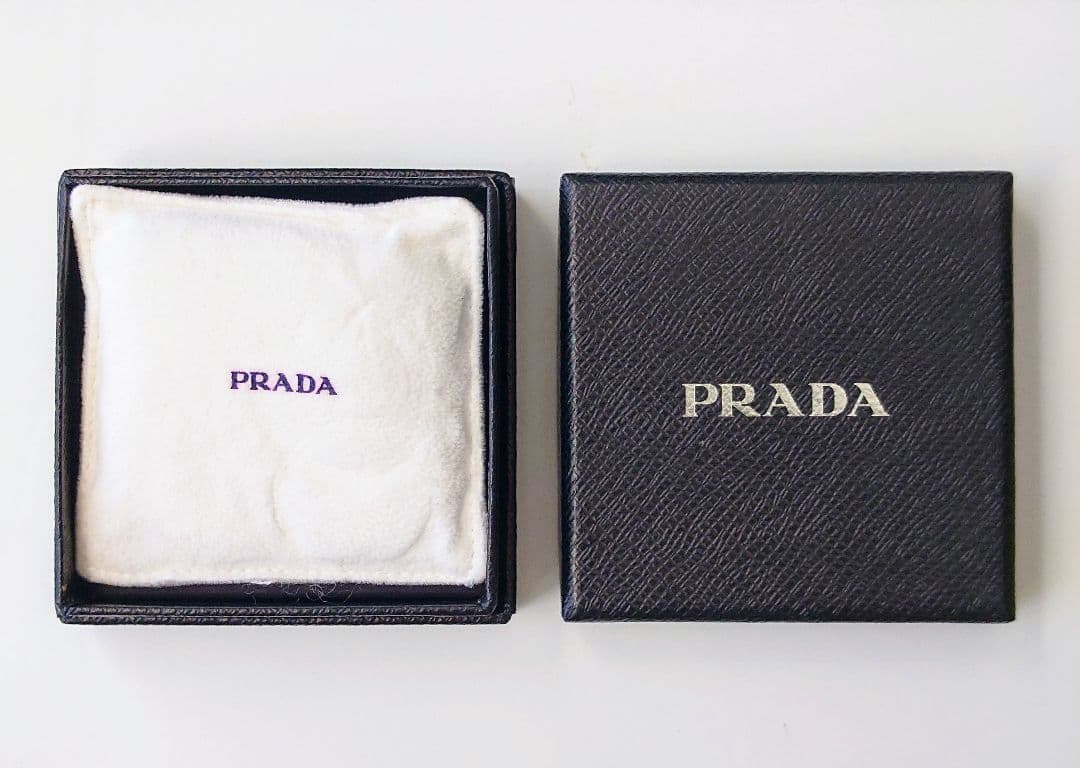 PRADA プラダ スカルデザイン キーホルダー