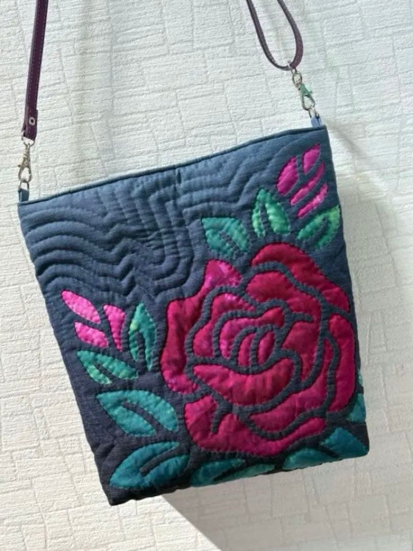 ハワイアンキルト　ショルダーバッグ　　バラ　ボルドー
