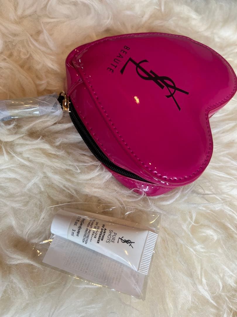 イブサンローランバレンタイン限定リップとハート型ポーチ