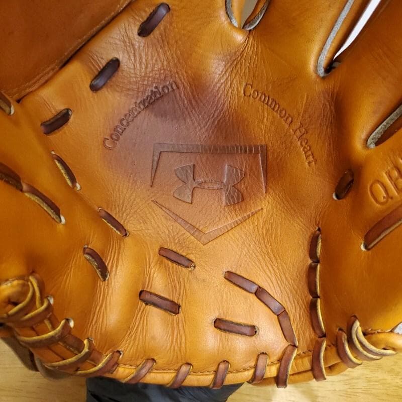 アンダーアーマー 金子千尋モデル 廃盤品 激レア 良品 投手用 硬式グローブ