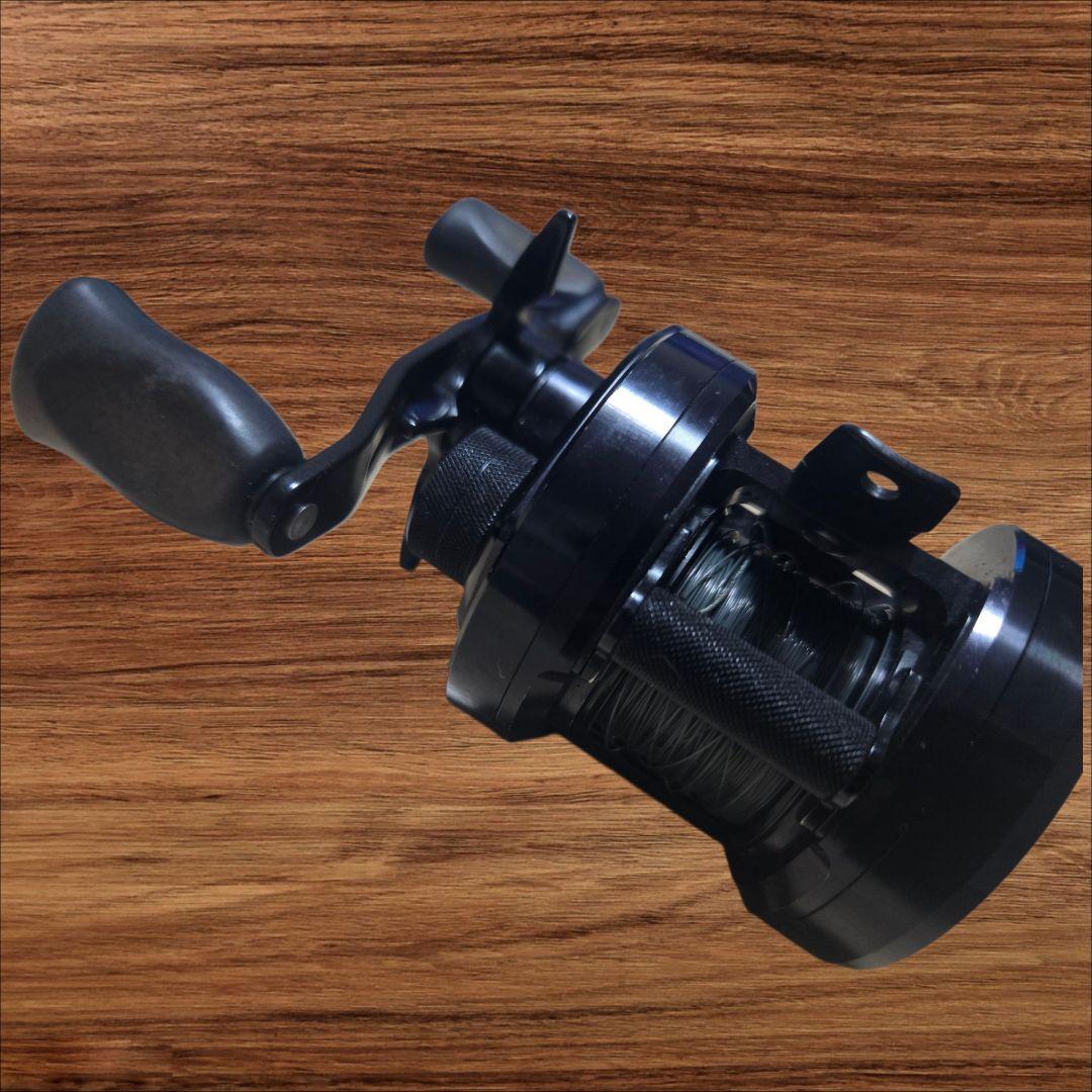 希少廃盤品　 Megabass BLACK JUNGLE リール 右ハンドル