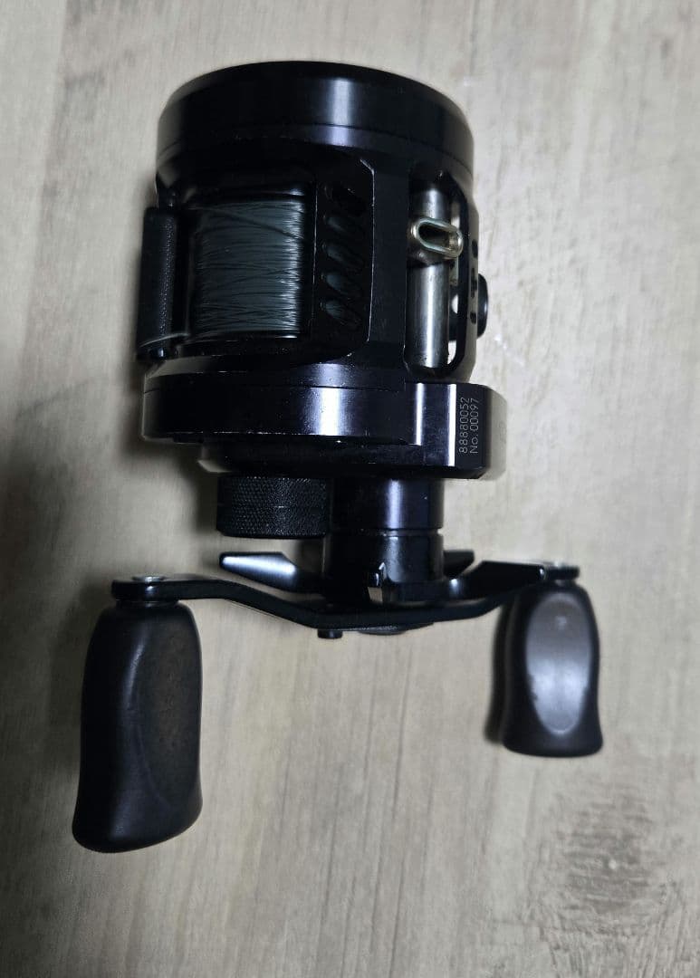 希少廃盤品　 Megabass BLACK JUNGLE リール 右ハンドル