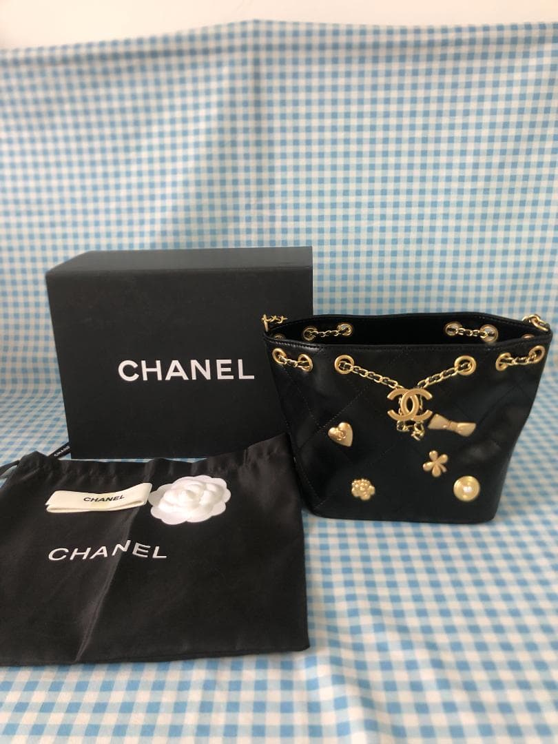 ショルダーバッグ　ノベルティ　ブラック　ゴールドロゴ　バッグ