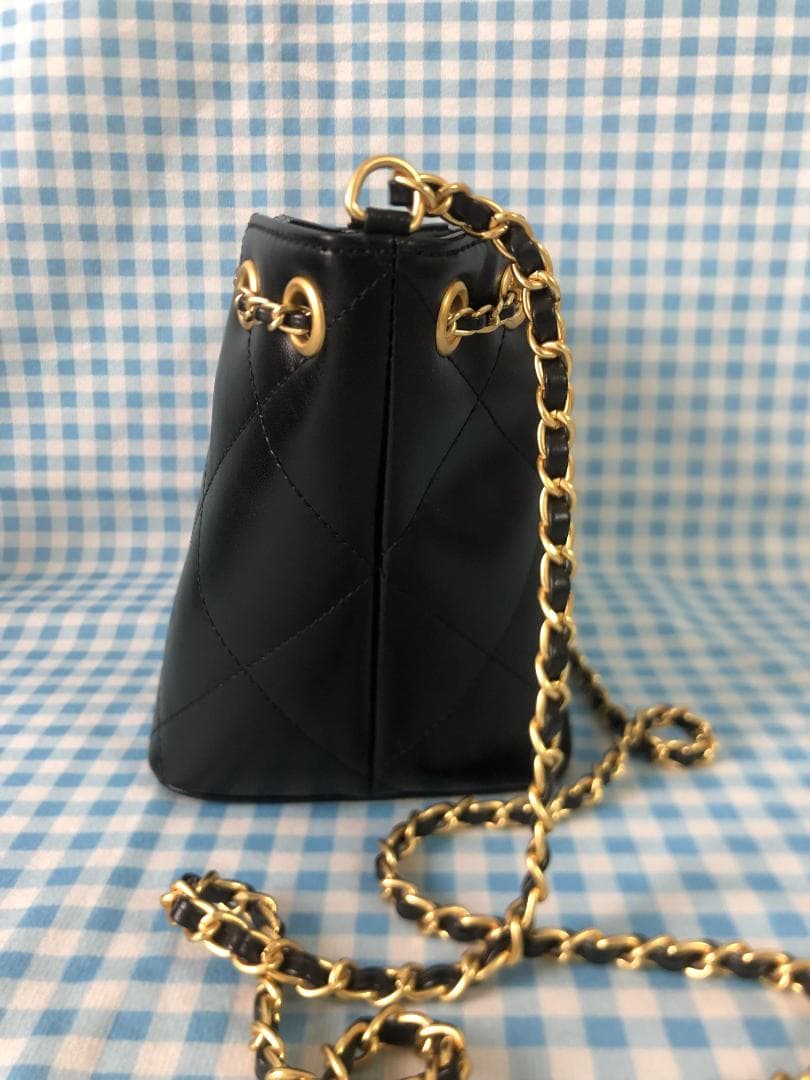 ショルダーバッグ　ノベルティ　ブラック　ゴールドロゴ　バッグ