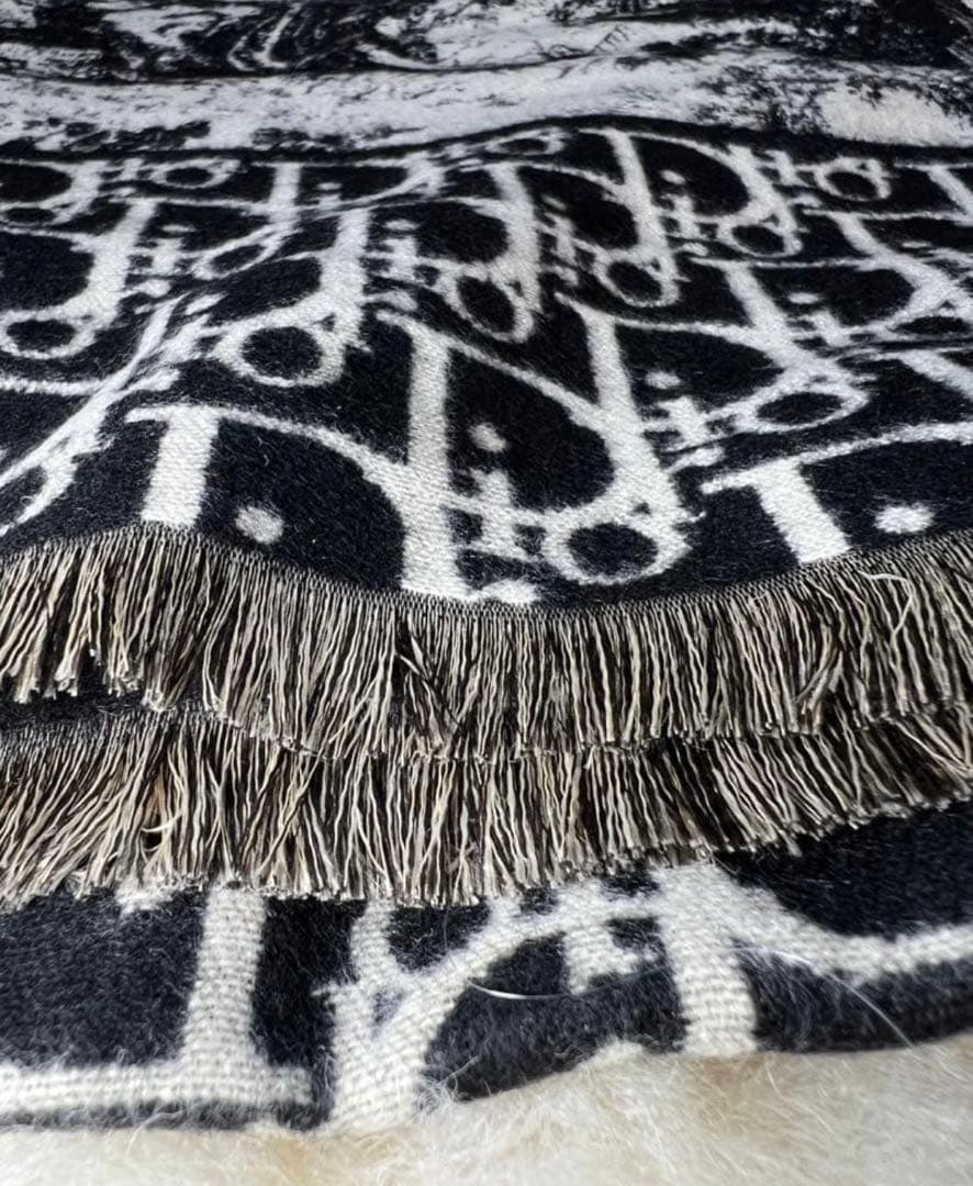 新品未使用　即購入可能　翌日発送 タグ付きDiorマフラー　ストール　ノベルティ