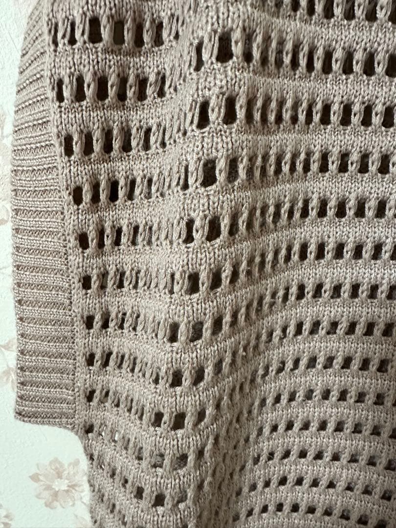 ま*た様 インゲボルグ　お花モチーフ付ニットベスト