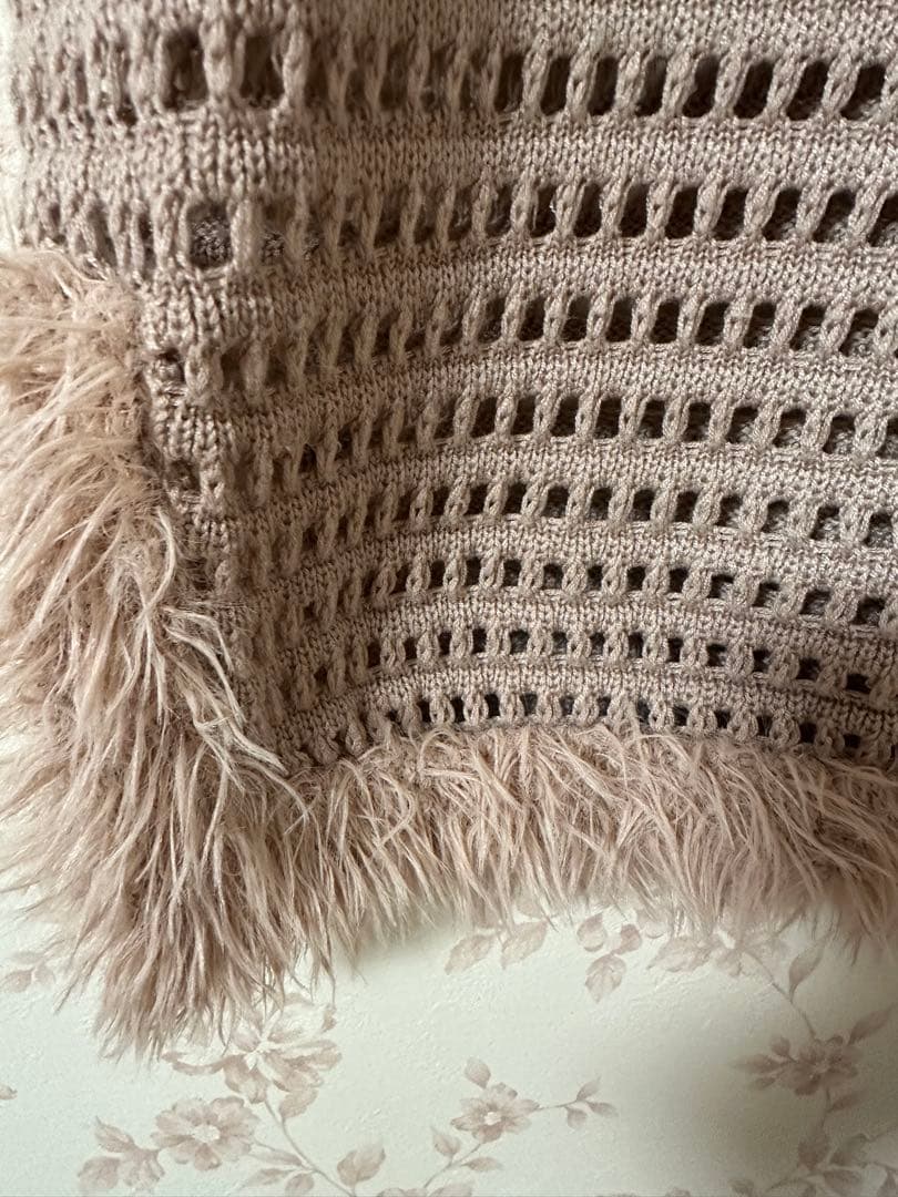 ま*た様 インゲボルグ　お花モチーフ付ニットベスト