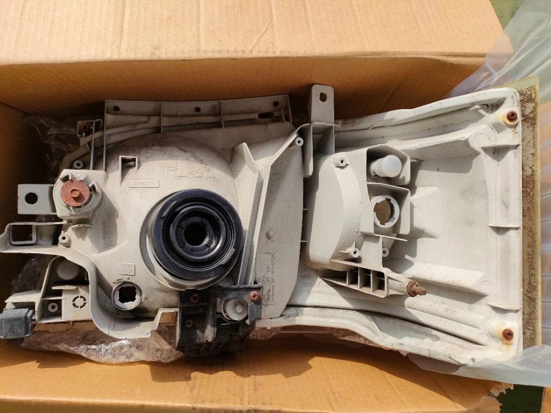 ★トヨタ純正品！200系 ハイエース 1型 2型 トヨタ純正 ヘッドライト