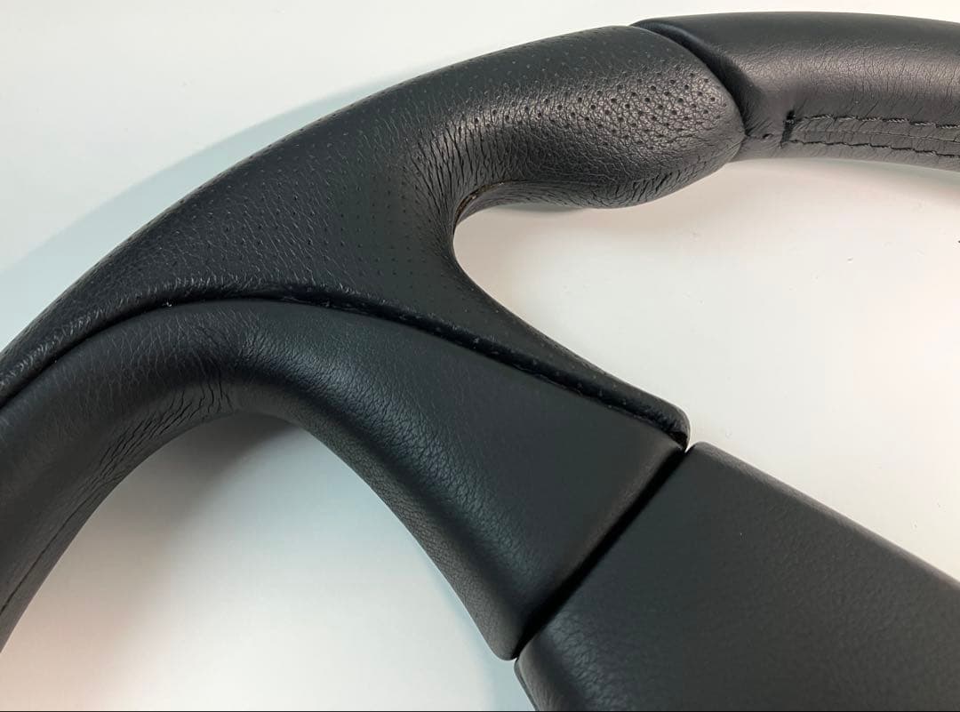 モモ MOMO ステアリング36cm/NARDI/ナルディ/ホーンボタン無し