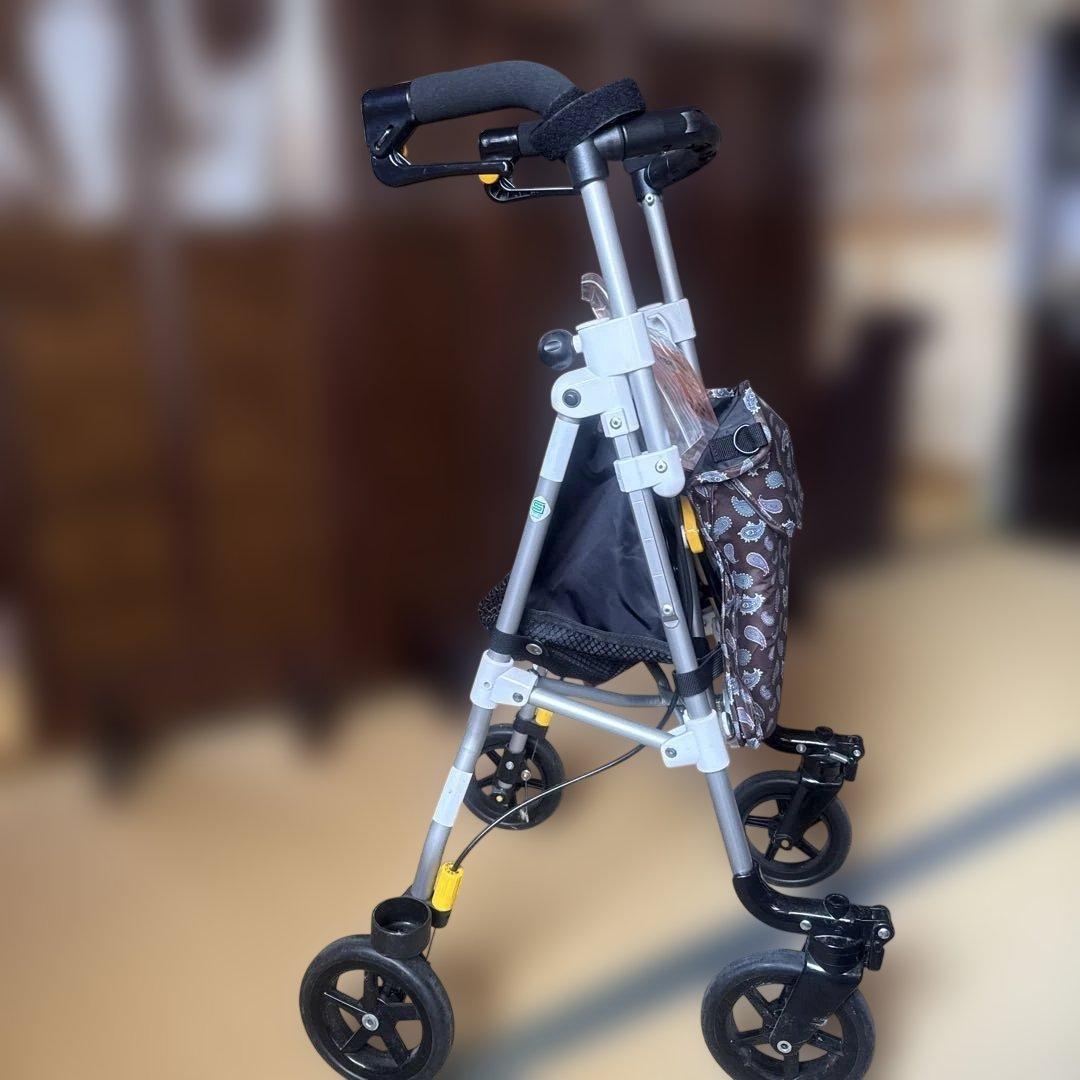 折りたたみ式シルバーカー 日本製何度も使用せずに極美説明書付き53000円で購入