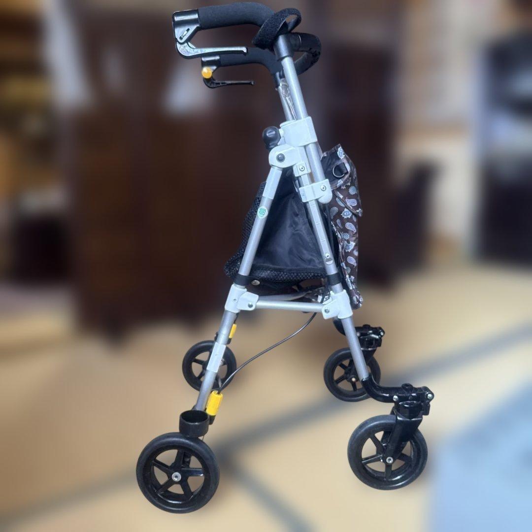 折りたたみ式シルバーカー 日本製何度も使用せずに極美説明書付き53000円で購入