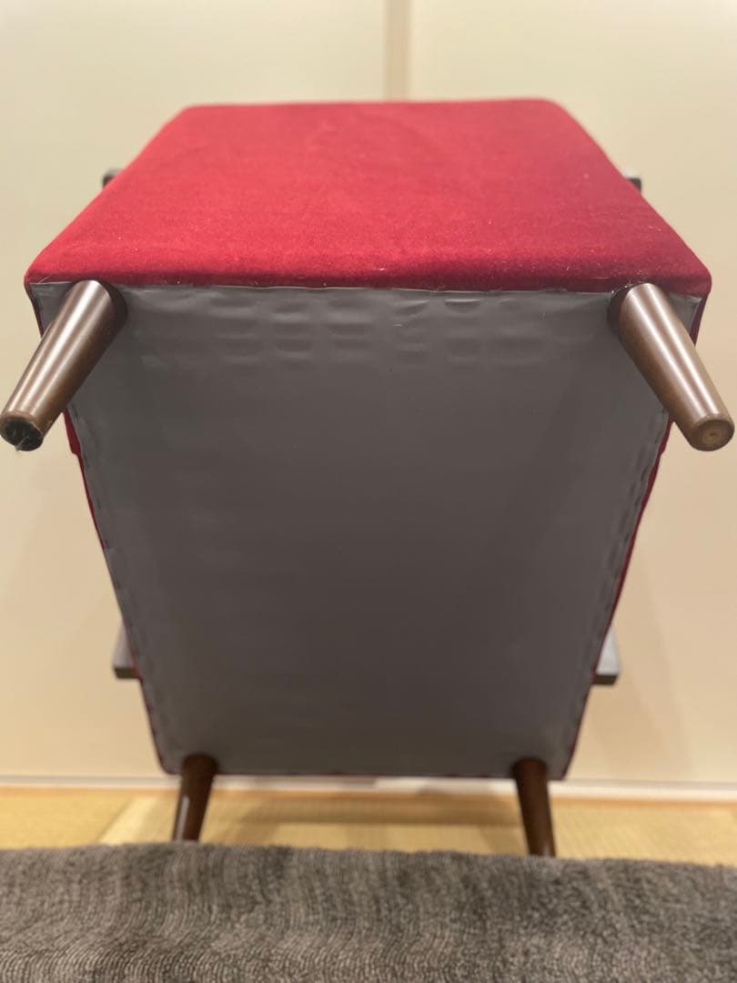 ビーカンパニー　赤　シングルソファ　オットマン付き