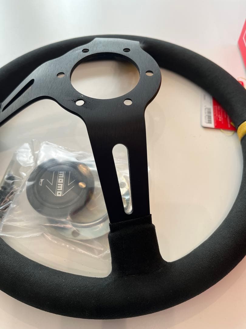 MOMO モモステアリング MOD.08 33マイクロファイバー ディープコーン