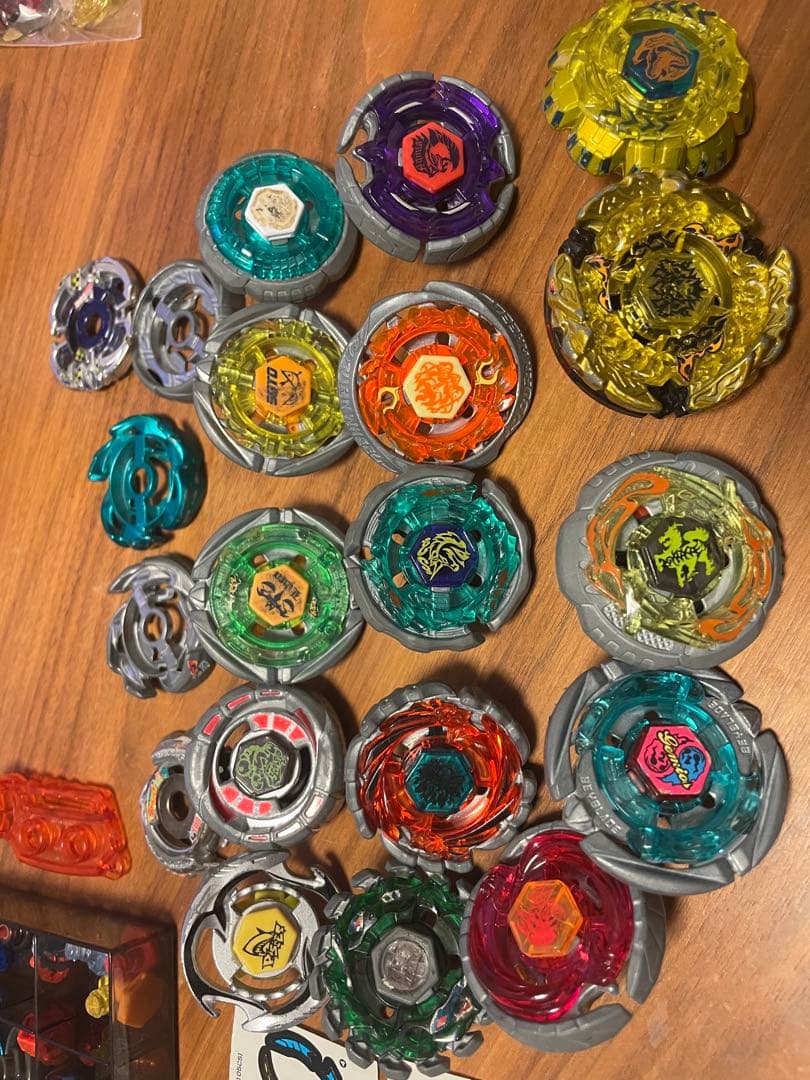 メタルファイト ベイブレード　15個＋部品等　まとめ売り