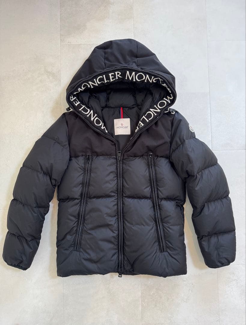 【最終お値下げ】MONCLER モンクラー ダウンジャケット 白ワッペン