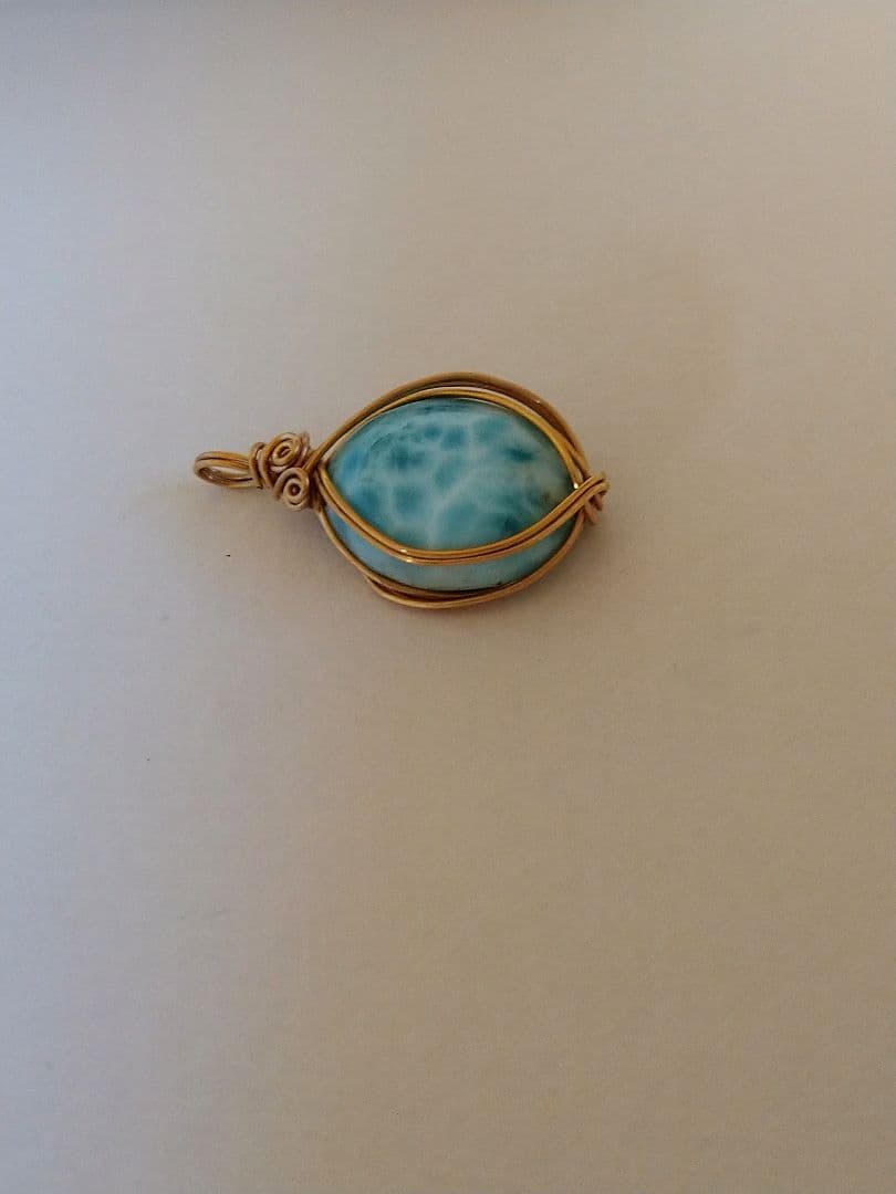 お値下げしました!!天然石ラリマーペンダントトップ。ドミニカ共和国。