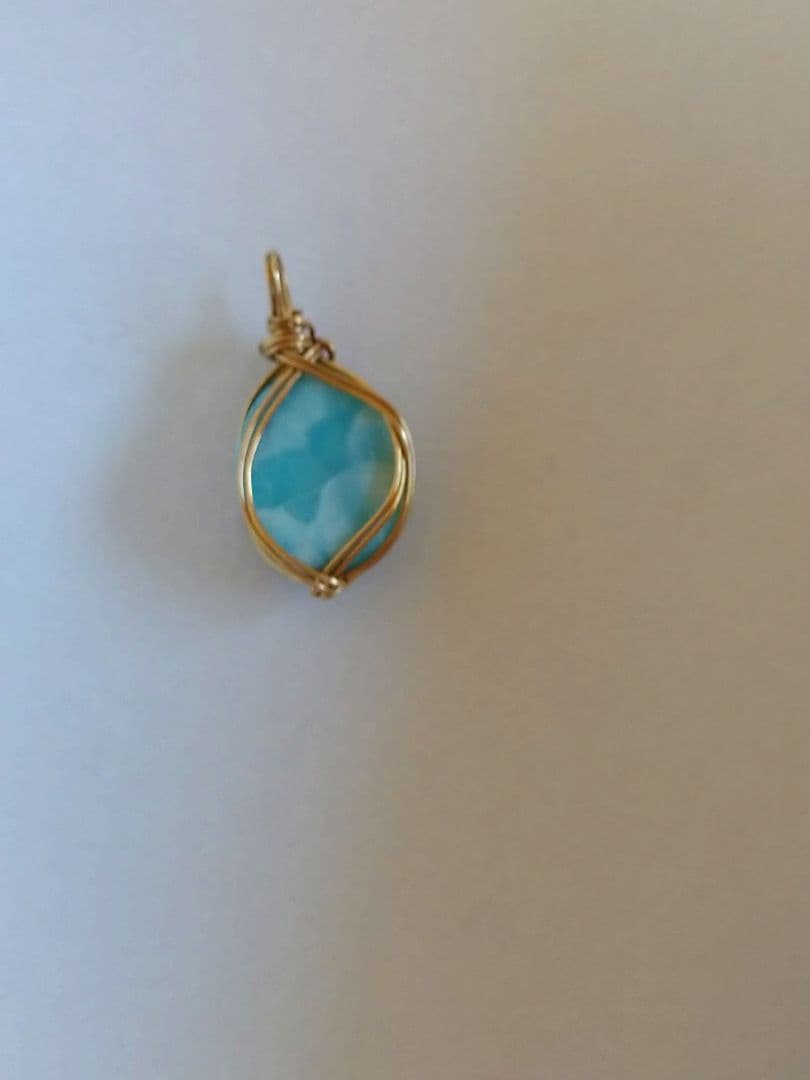 お値下げしました!!天然石ラリマーペンダントトップ。ドミニカ共和国。