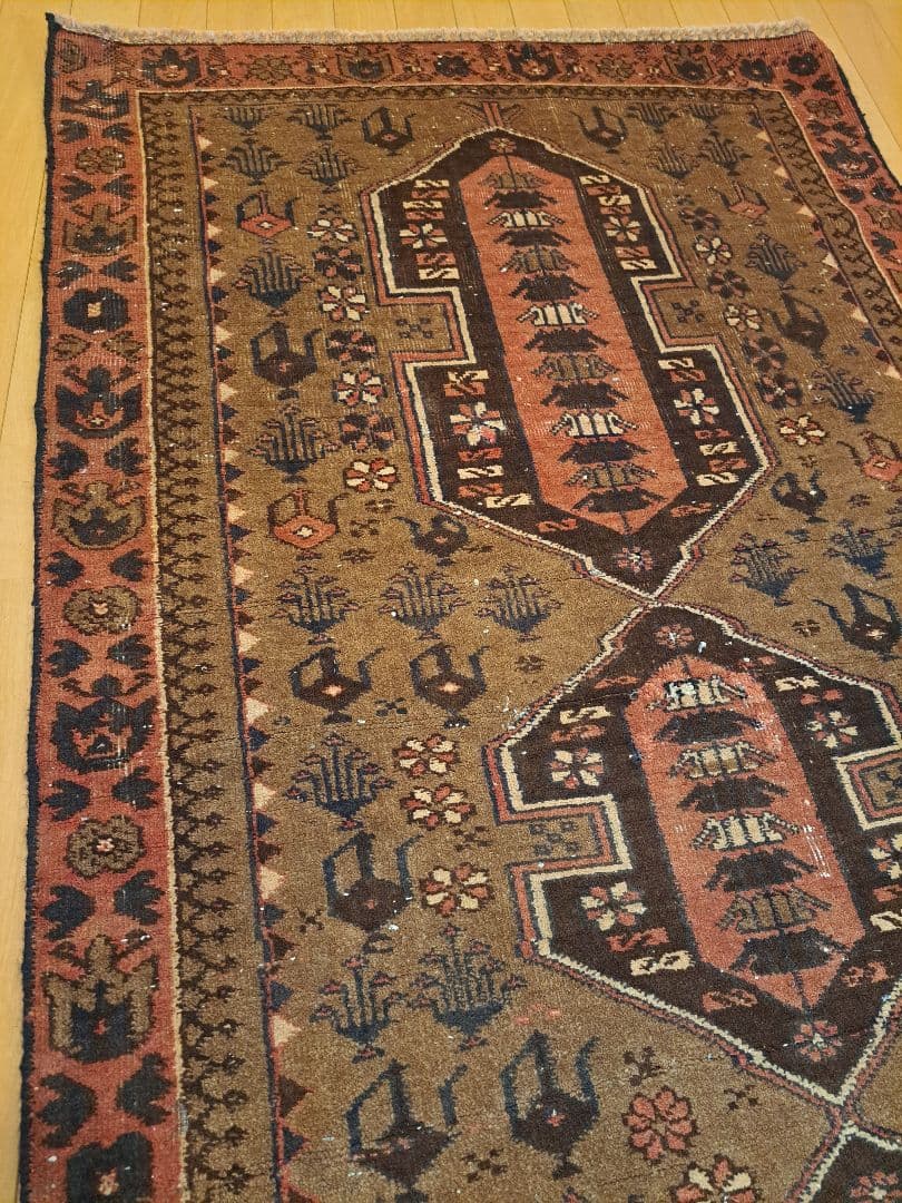 手織り絨毯　トライバルラグ　ヴィンテージラグ　ウール　カーペット　水差し