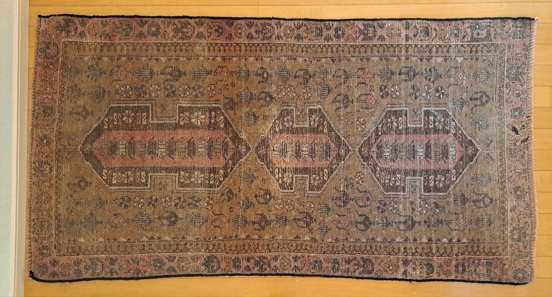 手織り絨毯　トライバルラグ　ヴィンテージラグ　ウール　カーペット　水差し