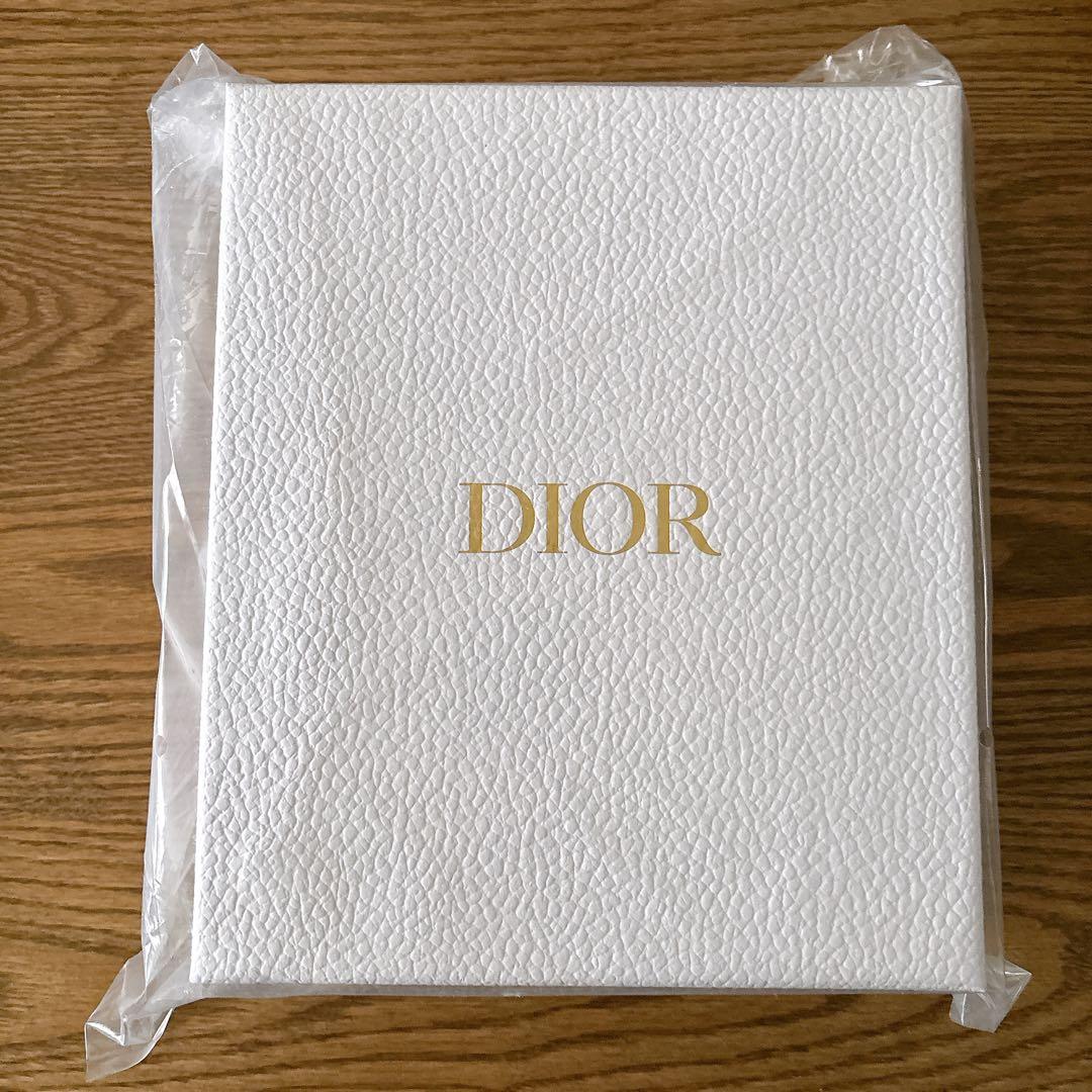 ディオール　プラチナ会員　バースデーギフト　ジャドールヘアミスト　ブラシ　ポーチ