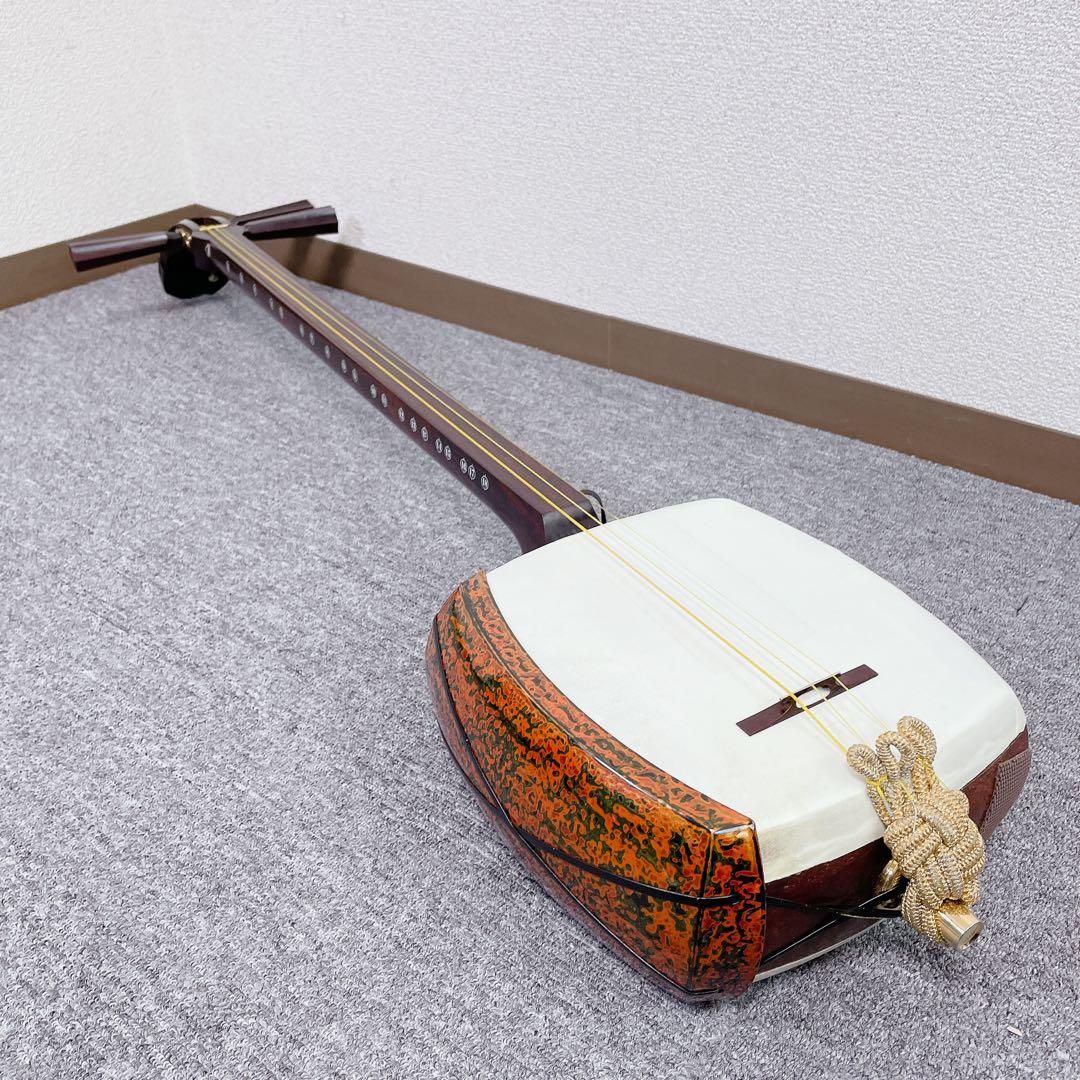 津軽三味線 太棹 段違い溝 紅木 東さわり 犬皮 丸打胴 和楽器