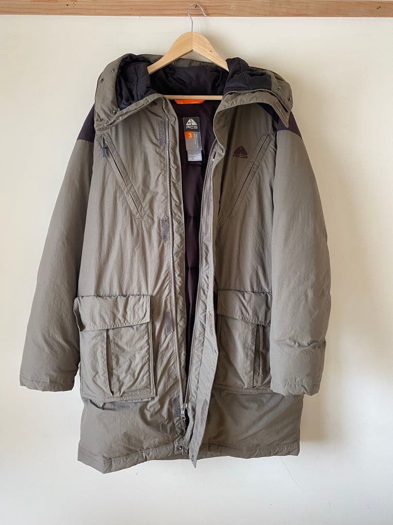 ナイキ　ACG オリーブグリーン ダウンジャケット フード付き