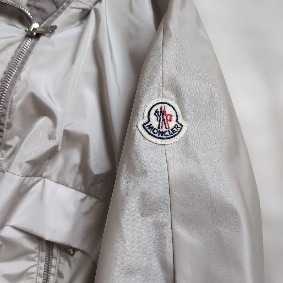 Moncler フード付きグレージャケット