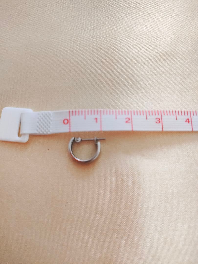 【片側のみ】Pt.900 （刻印あり）フープピアス　メレダイヤ付き