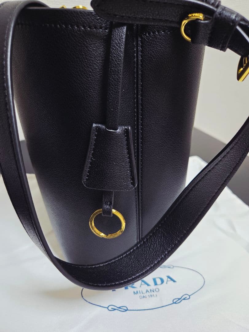 レザーブラック　ショルダーバッグ