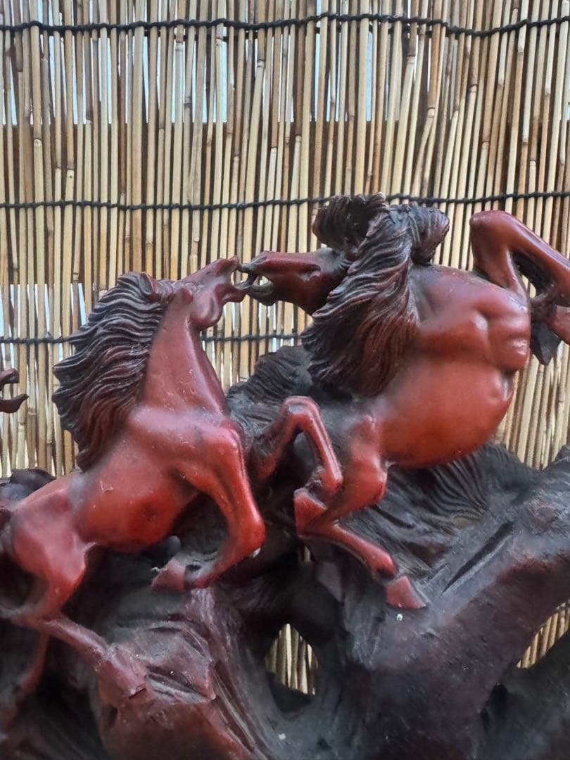馬の彫刻群 木製 赤褐色　九頭馬 馬 豪華 躍動感 躍動的 置物 インテリア